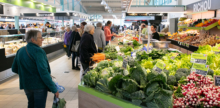 Marché place du 8 mai et Halles de Cholet